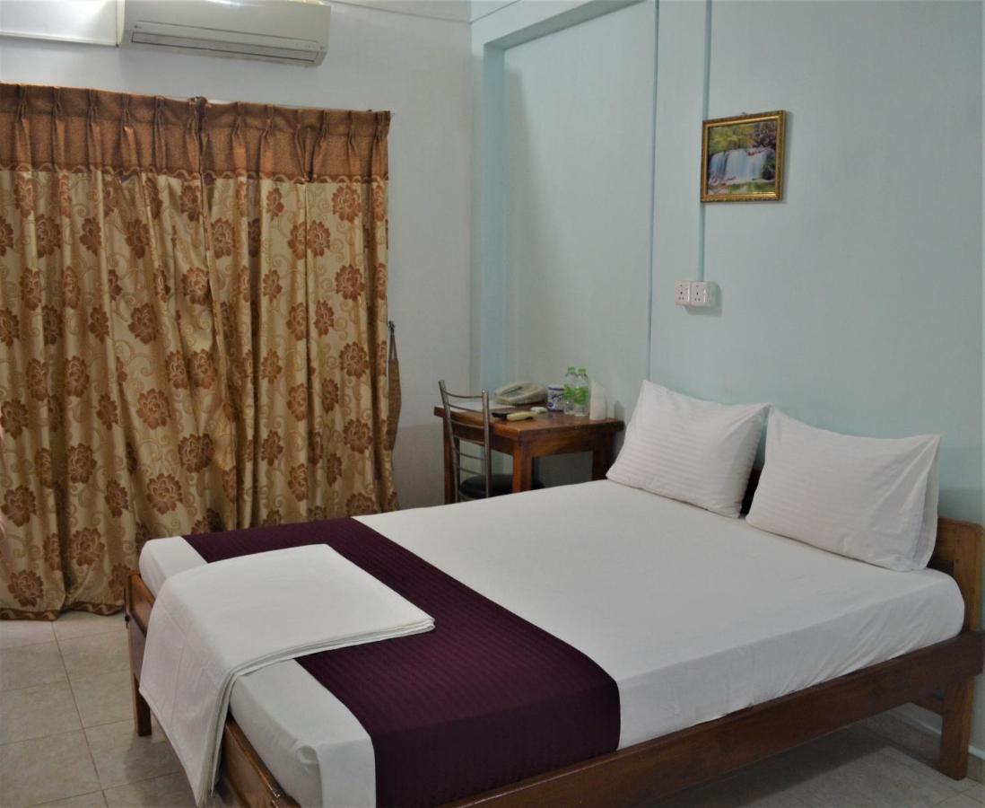 Gnaanams Hotel And Restaurant Jaffna Exterior foto